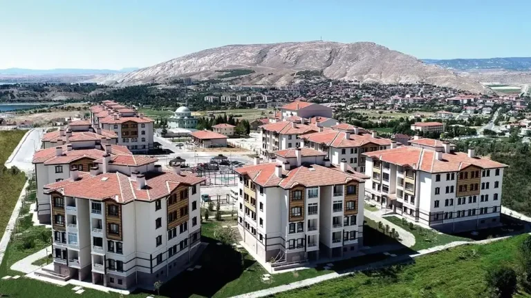 İlk Evim Konut Kredisi İçin Heyecanlı Bekleyiş Sürüyor! 1.20 Düşük Faizli Kredi Çıktı Mı, Başvuru Şartları Neler ve Örnek Ödeme Planı Nasıl Olacak?